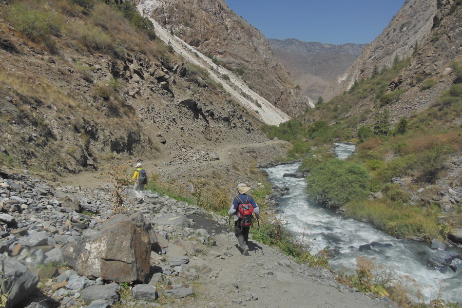 Descent along the Ak-Mechet River